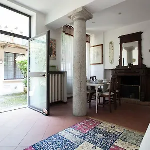 https://charming-navigli.italymilanhotels.net
